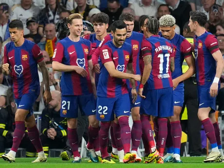 Barcelona oslavuje prvý gól.