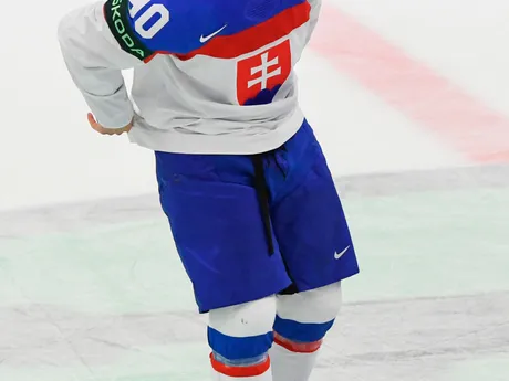 Tomáš Tatar si prevzal cenu za najlepšieho slovenského hráča po zápase Slovensko - Poľsko v skupine B na MS v hokeji 2024.