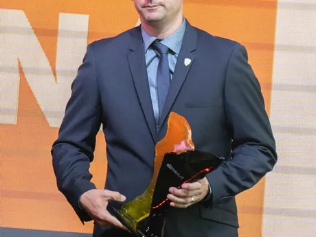 Na snímke cenu za Fair play Niké Ligy si prevzal generálny manažér MFK Žilina Jaroslav Bačík.