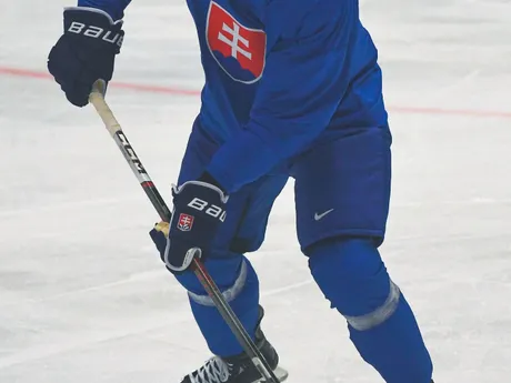 Obranca Patrik Koch počas dopoludňajšieho piatkového rozkorčuľovania pred zápasom B-skupiny Slovensko - Nemeckokoch