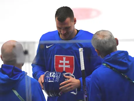 Útočník Miloš Kelemen počas dopoludňajšieho piatkového rozkorčuľovania pred zápasom B-skupiny Slovensko - Nemecko
