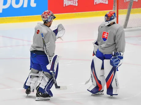 Samuel Hlavaj a Matej Tomek počas sobotňajšieho tréningu na MS v hokeji 2024. 