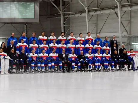 Slovenskí hokejisti absolvovali tímové fotenie na MS 2024