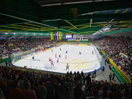 Vypredaný štadión v Žiline počas prípravného stretnutia pred blížiacimi sa MS 2024 v ľadovom hokeji Praha - Ostrava medzi výbermi Slovenska a Poľska