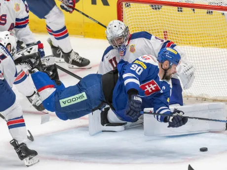 Tomáš Tatar a brankár Alex Lyon v prípravnom zápase Slovensko - USA v generálke na MS v hokeji 2024.