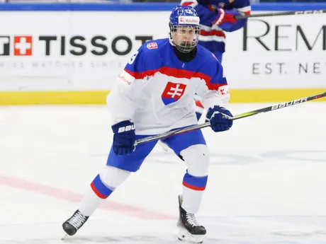 Tobias Tomík pri rozcvičke pred semifinálovým zápasom Slovensko - USA na MS v hokeji hráčov do 18 rokov.