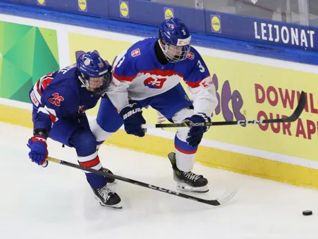 Samuel Huževka v semifinálovom zápase Slovensko - USA na MS v hokeji hráčov do 18 rokov.
