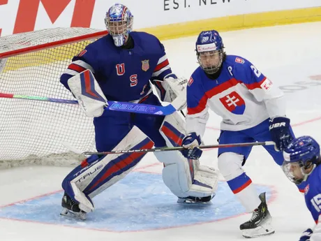Tobias Pitka v semifinálovom zápase Slovensko - USA na MS v hokeji hráčov do 18 rokov.