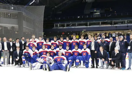 Slovenskí hokejisti po prehre so Švédskom v súboji o bronz na MS v hokeji do 18 rokov.