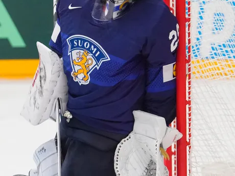Brankár Harri Sateri v zápase Česko - Fínsko na MS v hokeji 2024.