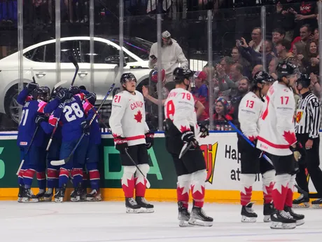 Liam Kirk oslavuje gól počas zápasu Veľká Británia - Kanada na MS v hokeji 2024. 