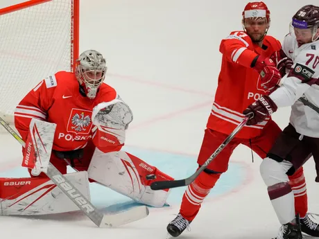 Momentka zo zápasu Poľsko - Lotyšsko na MS v hokeji 2024.