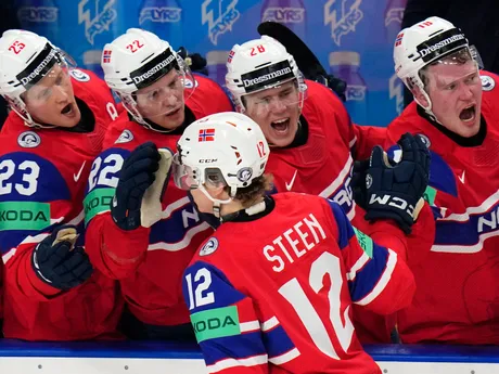 Gólové oslavy Noaha Steena v zápase Nórsko - Česko na MS v hokeji 2024.