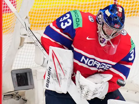 Nórsky brankár Henrik Haukeland v zápase Nórsko - Česko na MS v hokeji 2024.