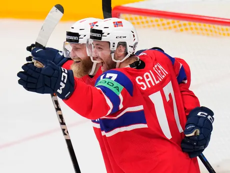 Gólove oslavy Eirika Salstena a Patricka Thoresena v zápase Nórsko - Česko na MS v hokeji 2024.
