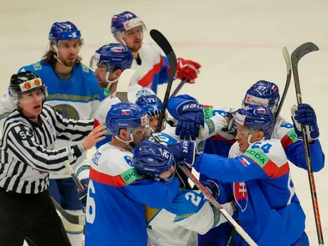 Šarvátka v zápase Slovensko - Kazachstan na MS v hokeji 2024.