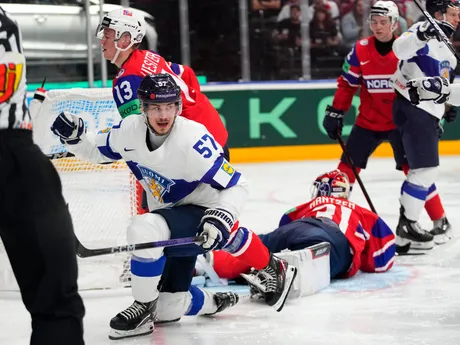 Arttu Hyry oslavuje gól počas zápasu Fínsko - Nórsko na MS v hokeji 2024.