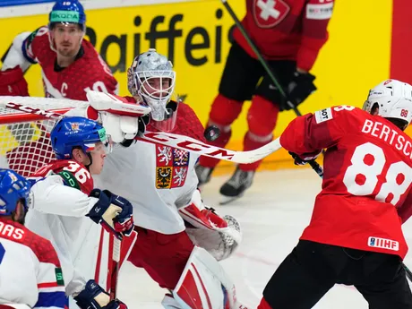 Lukáš Dostál v zápase Švajčiarsko - Česko na MS v hokeji 2024. 