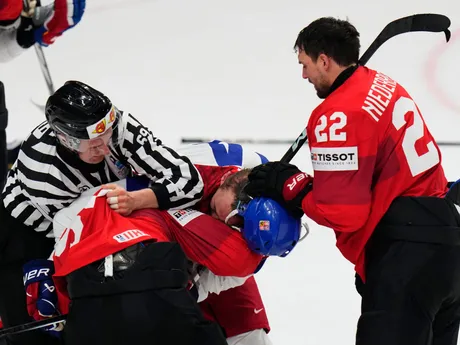 Bitka v zápase Švajčiarsko - Česko na MS v hokeji 2024