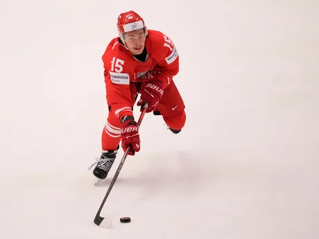 Poľský hokejista Patryk Wronka v zápase Poľsko - Francúzsko na MS v hokeji 2024.
