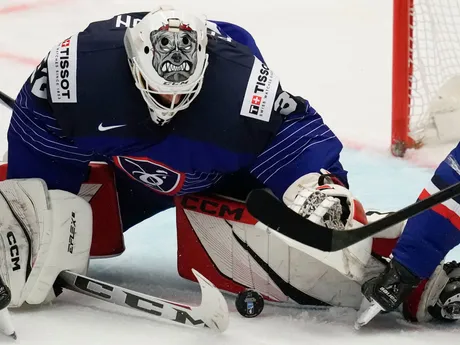 Quentin Papillon počas zápasu USA - Francúzsko na MS v hokeji 2024. 
