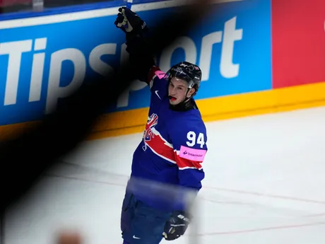 Cade Neilson počas zápasu Veľká Británia - Dánsko na MS v hokeji 2024. 