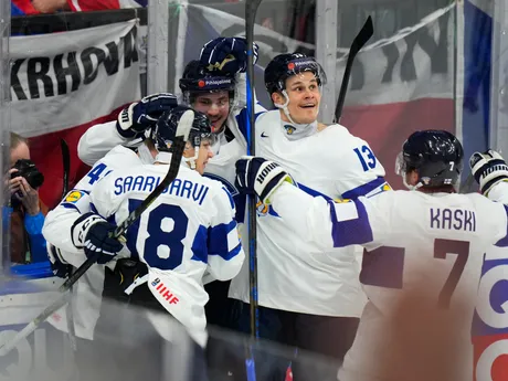 Radosť hokejistov Fínska v zápase Kanada - Fínsko na MS v hokeji 2024.