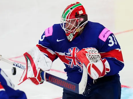 Britský brankár Ben Bowns v zápase Česko - Veľká Británia na MS v hokeji 2024.