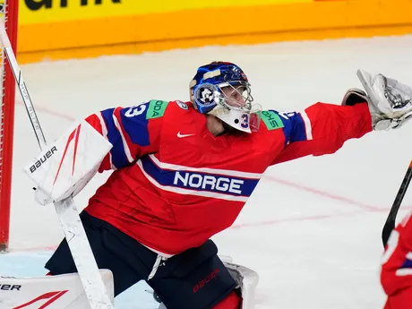 Nórsky brankár Henrik Haukeland v zápase Nórsko - Rakúsko na MS v hokeji 2024.