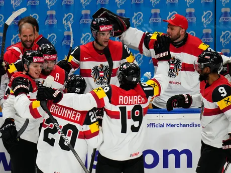 Radosť hokejistov Rakúska v zápase Nórsko - Rakúsko na MS v hokeji 2024.