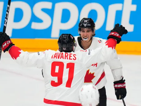 Radosť hokejistov Kanady v zápase Švajčiarsko - Kanada na MS v hokeji 2024.