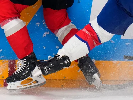Momentka zo zápasu Rakúsko - Veľká Británia na MS v hokeji 2024.