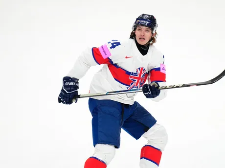 Joshua Tetlow v zápase Rakúsko - Veľká Británia na MS v hokeji 2024.