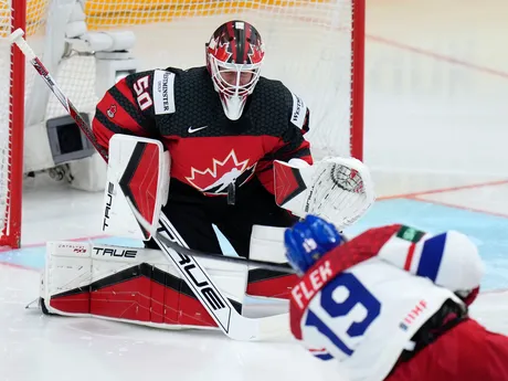 Kanadský brankár Jordan Binnington v zápase Kanada - Česko na MS v hokeji 2024.