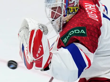Český brankár Lukáš Dostal v zápase Kanada - Česko na MS v hokeji 2024.