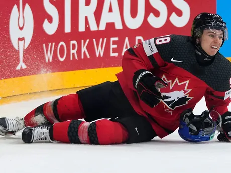 Kanadský útočník Connor Bedard v zápase Kanada - Česko na MS v hokeji 2024.