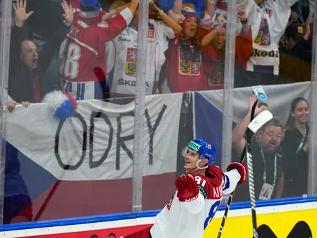 Český útočník Dominik Kubalik v zápase Kanada - Česko na MS v hokeji 2024.