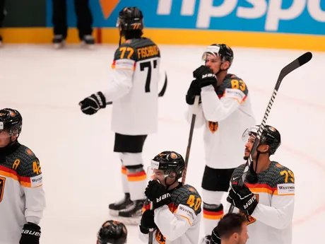 Smútok hokejistov Nemecka vo štvrťfinálovom zápase Švajčiarsko - Nemecko na MS v hokeji 2024.