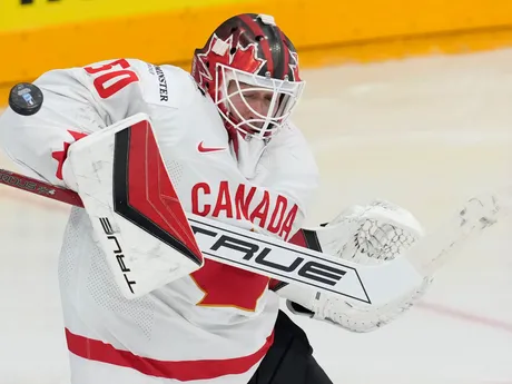 Zákrok Jordana Binningtona v zápase Kanada - Švajčiarsko v semifinále MS v hokeji 2024.