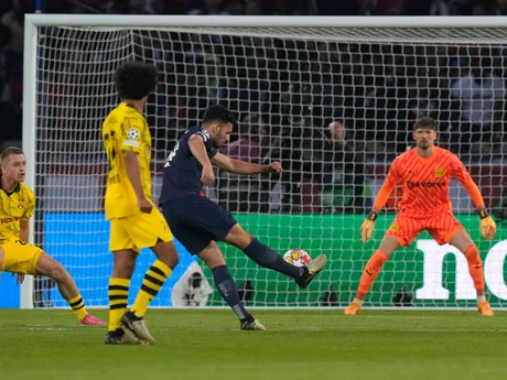 Goncalo Ramos strieľa na bránu v odvetnom semifinálovom zápase medzi Paríž St. Germain - Borussia Dortmund.