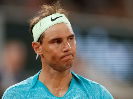 Rafael Nadal počas zápasu 1. kola mužskej dvojhry proti Nemcovi Alexandrovi Zverevovi na Roland Garros 2024.
