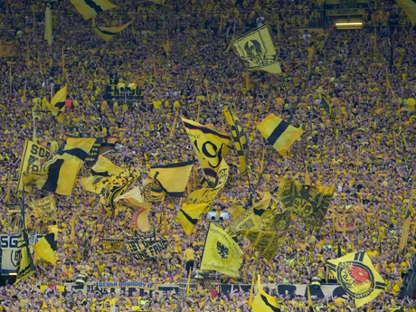 Fanúšikovia Dortmundu v zápase semifinále Ligy majstrov proti Parížu St. Germain