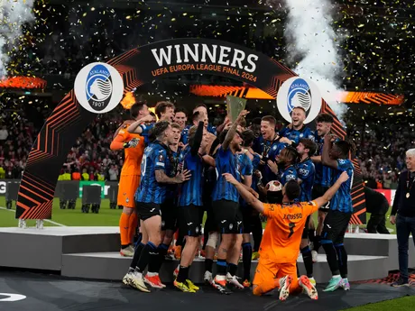 Futbalisti Atalanty Bergamo sa tešia po triumfe vo finále Európskej ligy.