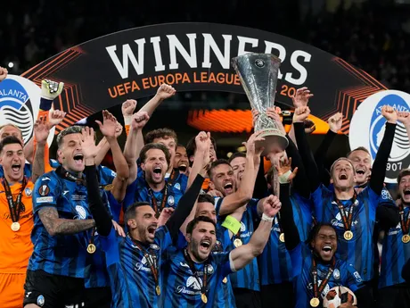 Futbalisti Atalanty Bergamo sa tešia po triumfe vo finále Európskej ligy.