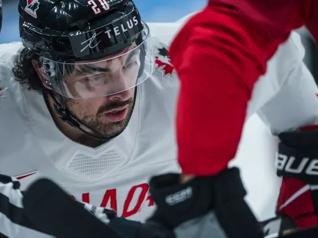 Nick Paul v zápase Kanada - Švajčiarsko v semifinále MS v hokeji 2024.