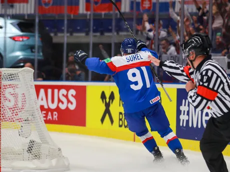 Matúš Sukeľ sa teší po strelenom góle v zápase Slovensko - Kazachstan v skupine B na MS v hokeji 2024.