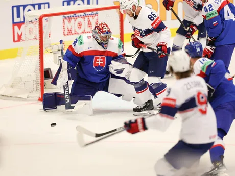 Brankár Samuel Hlavaj v zápase Slovensko - USA v skupine B na MS v hokeji 2024.