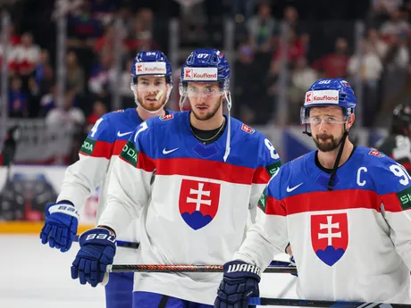 Peter Cehlárik, Pavol Regenda a Tomáš Tatar pred zápasom Slovensko - Kanada vo štvrťfinále MS v hokeji 2024.