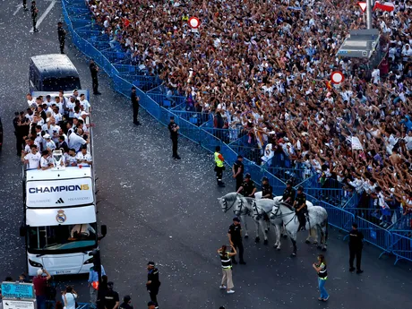 Momentka z osláv 15. titulu v Lige majstrov v uliciach Madridu. 