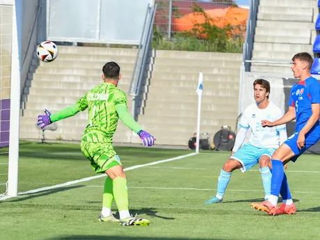 Vpravo Tomáš Rigo (Slovensko) strieľa úvodný gól počas prípravného futbalového zápasu Slovensko - San Maríno.